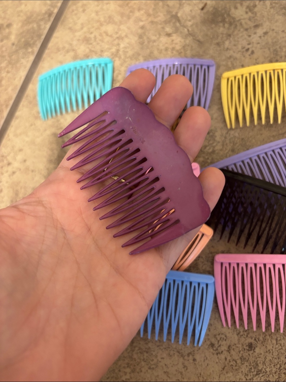 Bundle of Colorful Vintage Hair Combs - Picture 2 of 3